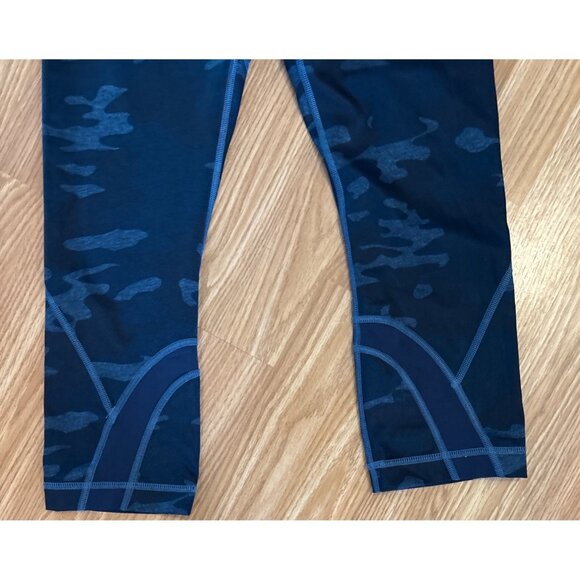 Lululemon Capri Leggings Womens Blue Camo Print Size 6 - Picture 2 of 6